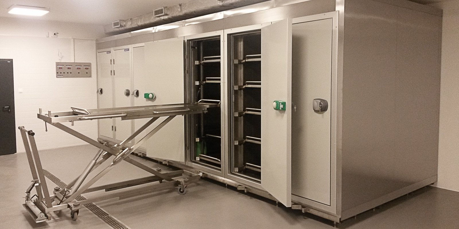 refrigeration and freezing chambers for corpses with body-trays or coffins